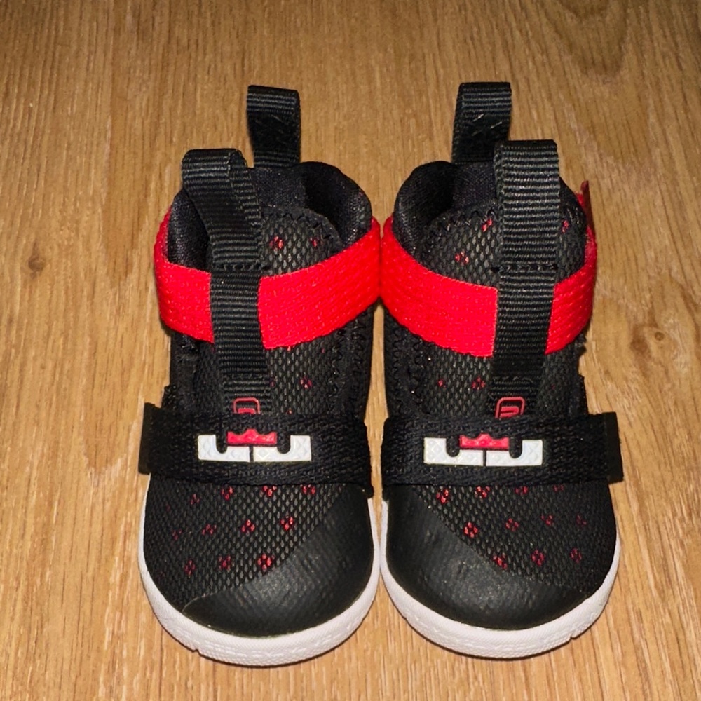 Infants red and black nikes